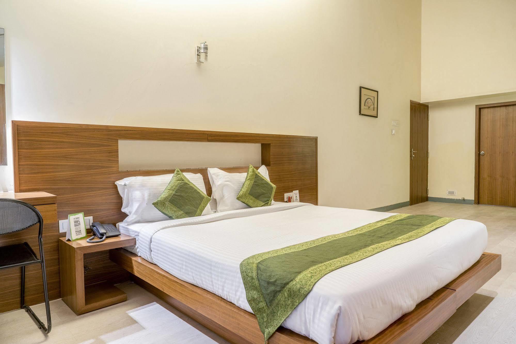 Mint Koregaon Park Next To Osho Ashram Pune Exterior photo