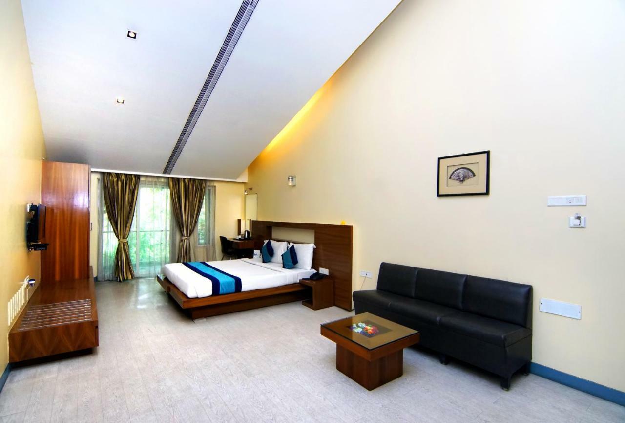 Mint Koregaon Park Next To Osho Ashram Pune Exterior photo