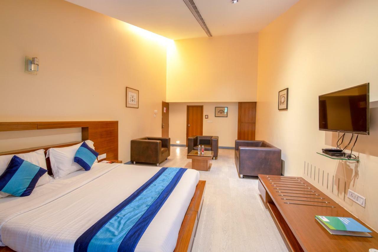 Mint Koregaon Park Next To Osho Ashram Pune Exterior photo