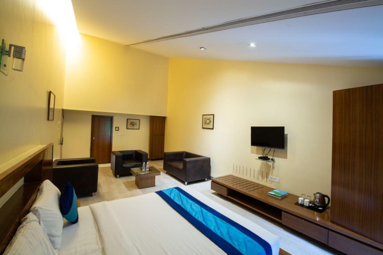 Mint Koregaon Park Next To Osho Ashram Pune Exterior photo