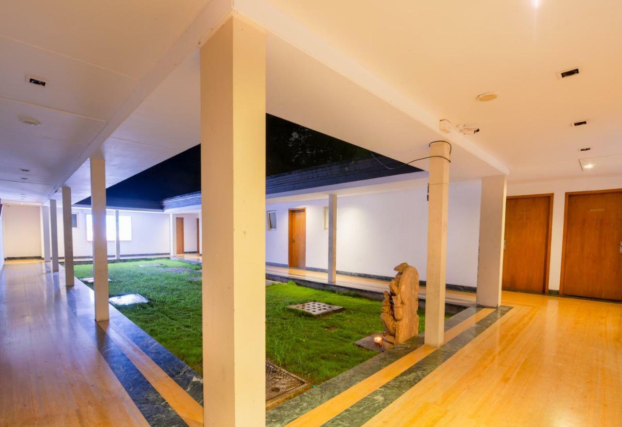 Mint Koregaon Park Next To Osho Ashram Pune Exterior photo